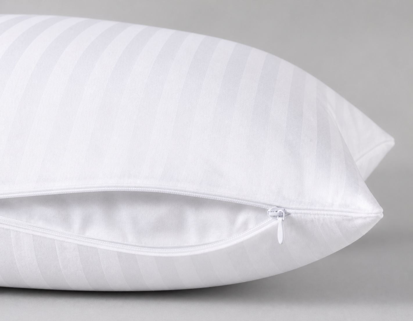 Almohada con protector blanco